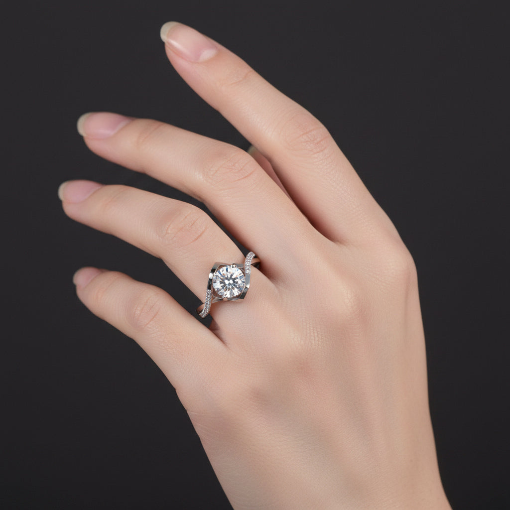 La luce che si adatta a te.

Un anello solitario in Moissanite VVS1 da 1 carato montato su argento sterling 925 — regolabile, universale, senza compromessi.