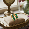 Orecchini Huggie Smeraldo | Cubic Zirconia & Oro 18K su Argento 925